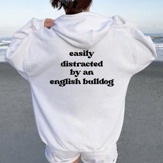 Fácilmente Distraído Por Un Perro Dog Dad Mom English Bulldog Women Oversized Hoodie Back Print - Regaloses