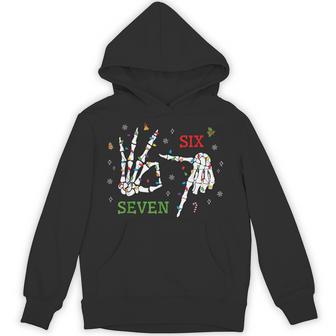 6 7 Meme Skeleton Hands Christmas Couples Six Seven Hoodie - Thegiftio UK