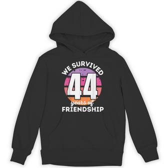 Celebrating 44 Years Of Friendship 面白いグループマッチング パーカー - Kawaiitshirt