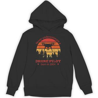 Drones-Pilot Born 2004 Birthday Vintage Quadrocopter Drones Unisex Hoodie | Mazezy