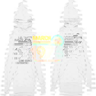 On Back- 1975年3月の誕生日 限定版 ヴィンテージ 51歳 パーカー - Kawaiitshirt