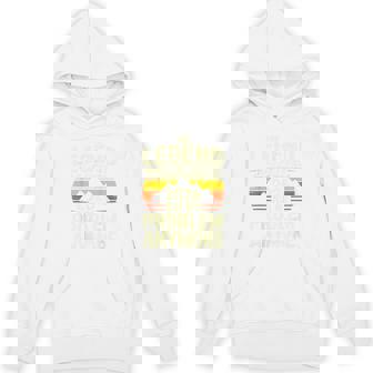 レジェンドが引退した2026年 おかしな退職祝い パーカー - Kawaiitshirt