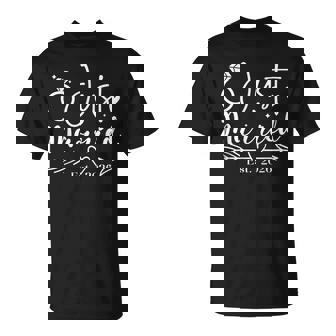 Just Married 2026 Wedding Rings Matching Couple Newlyweds T-Shirt - Thegiftio