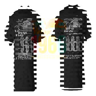 Women's Retro 1966 60Th Birthday 60 Years Old Vintage T-Shirt - Monsterry