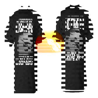 コントラバスの老人を過小評価しないでください Tシャツ - Kawaiitshirt