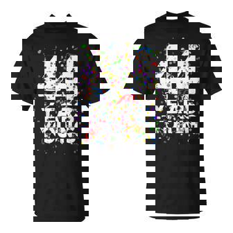 面白い44歳 若い44歳の誕生日おめでとうシャツ 男性用 女性用 Tシャツ - Kawaiitshirt