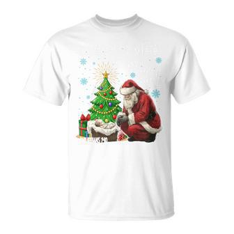 Every Knee Shall Bow Baby Jesus Kneeling Santa T-Shirt - Thegiftio