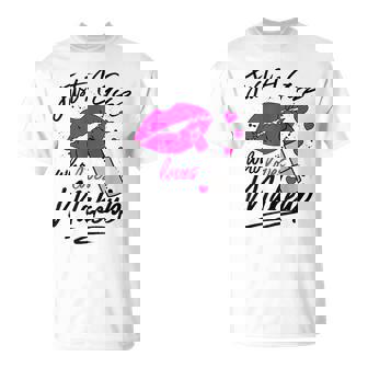 Juste Une Fille Qui Aime Le Maquillage Drôle Maquilleur Disant T-Shirt - Cadeauxyz