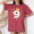 キッズ 誕生日 数字 9歳 男の子 女の子 キング クイーン レディースオーバーサイズコンフォートTシャツ Crimson キッズ 誕生日 数字 9歳 男の子 女の子 キング クイーン レディースオーバーサイズコンフォートTシャツ Crimson