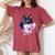 花と猫、水彩画のような表情 レディースオーバーサイズコンフォートTシャツ Crimson