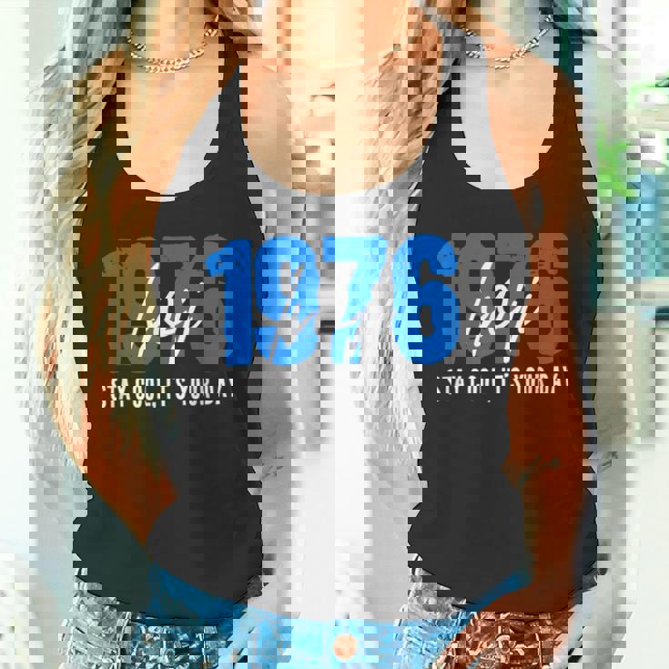 1976 誕生日 五十路祝い 50歳 大人の節目 クールでシンプルな数字デザイン タンクトップ