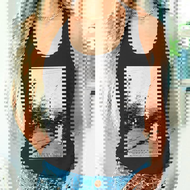 Yokohama Yamashita Pier 1966年3月 モノクローム写真 タンクトップ