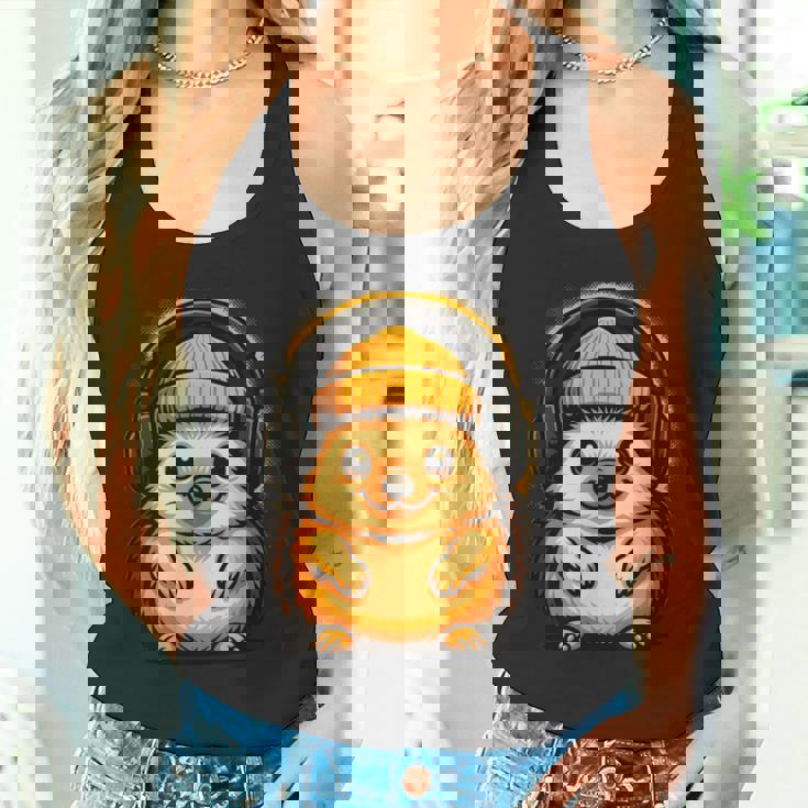 かわいいハリネズミ、ビーニーとヘッドフォン、居心地の良い音楽愛好家。 長袖tシャツ タンクトップ