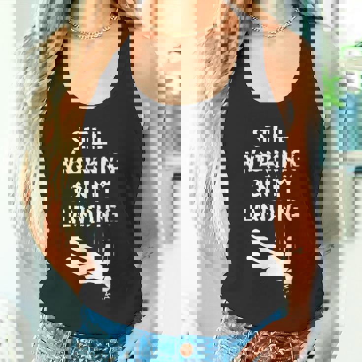 まだ着地作業中！おかしい頭部骨折の回復作業中 タンクトップ