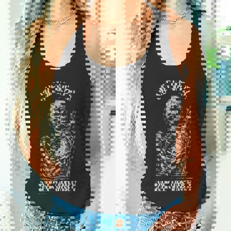 ウィスキーを使ったスケルトン 節水 ウィスキーを飲む タンクトップ