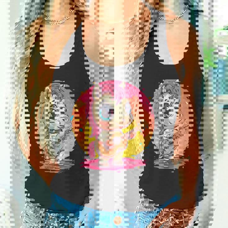 ギターを持った愛らしいポニー タンクトップ