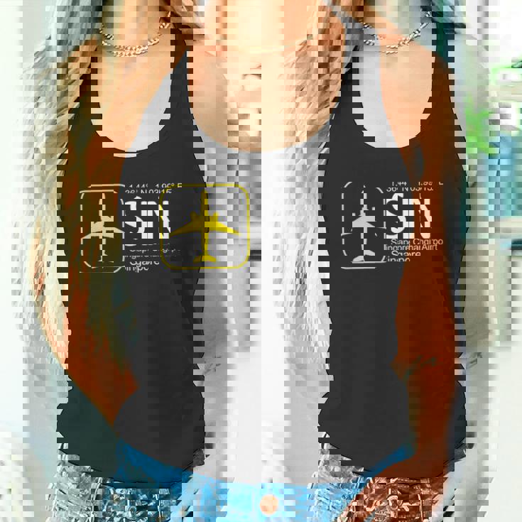 シンガポール・チャンギ国際空港航空フライトクルー。 タンクトップ