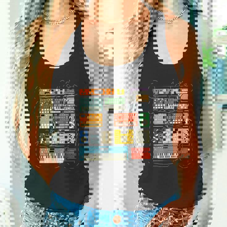 シンセサイザー と エレクトロニック・ミュージシャン と Dj タンクトップ