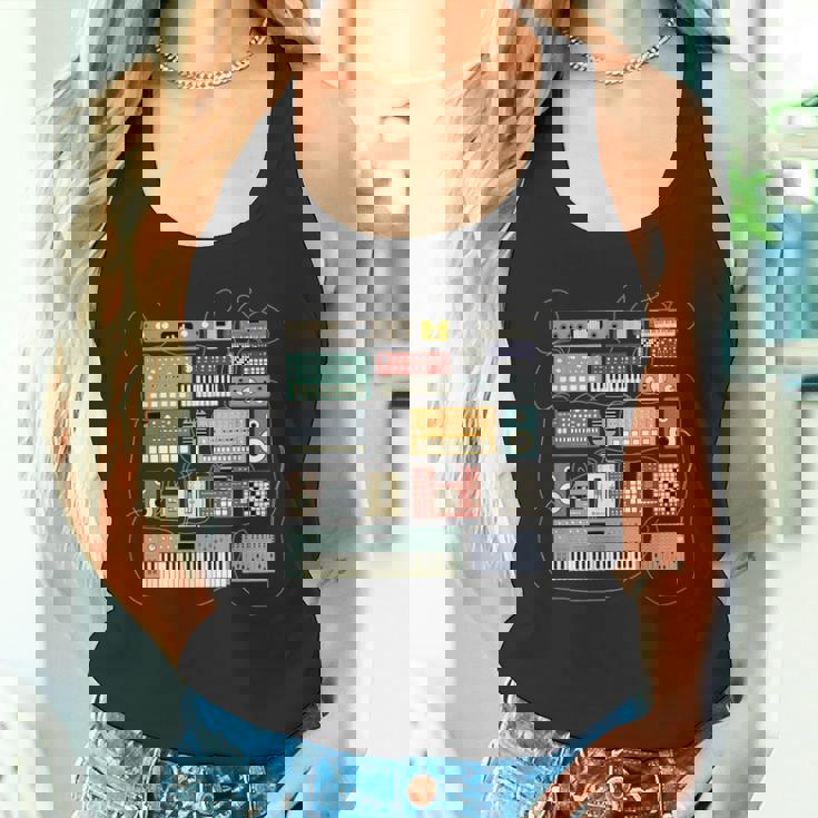 シンセサイザー エレクトロニック・ミュージシャン と Dj タンクトップ