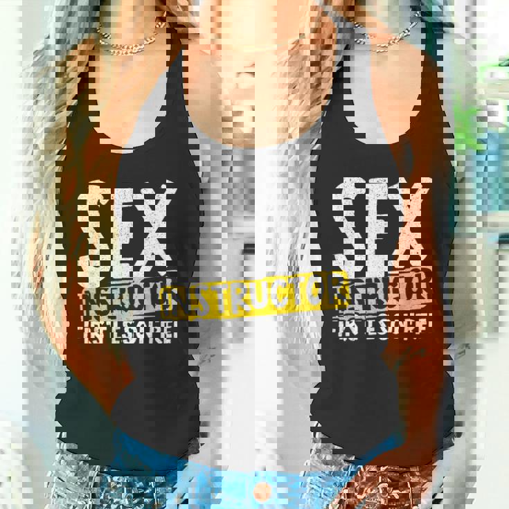 セックスインストラクター 初めてのレッスン 自由恋愛 セックス教師 タンクトップ