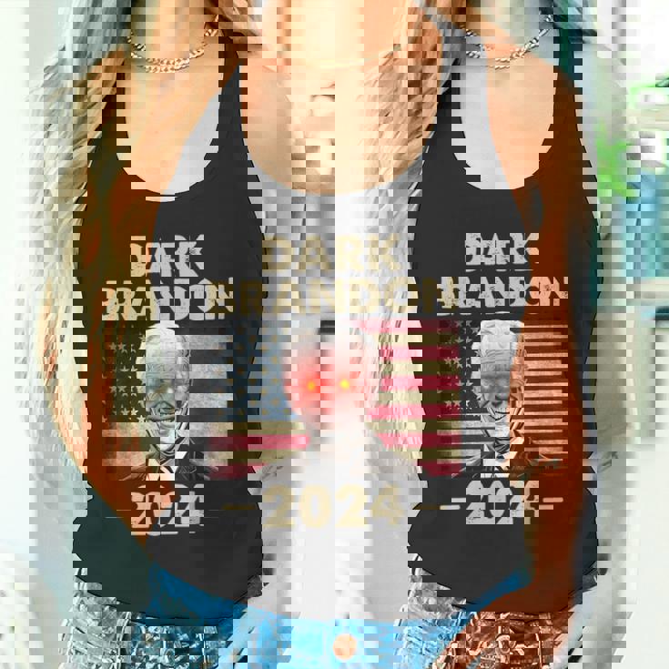 ダークブランドン・バイデン 2024 レトロフラッグ Usa ファニー ジョー・バイデン タンクトップ