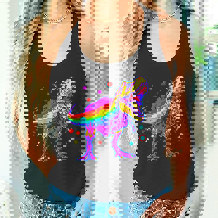 ティラノサウルス レックス 虹色 恐竜 恋人 デザイン タンクトップ