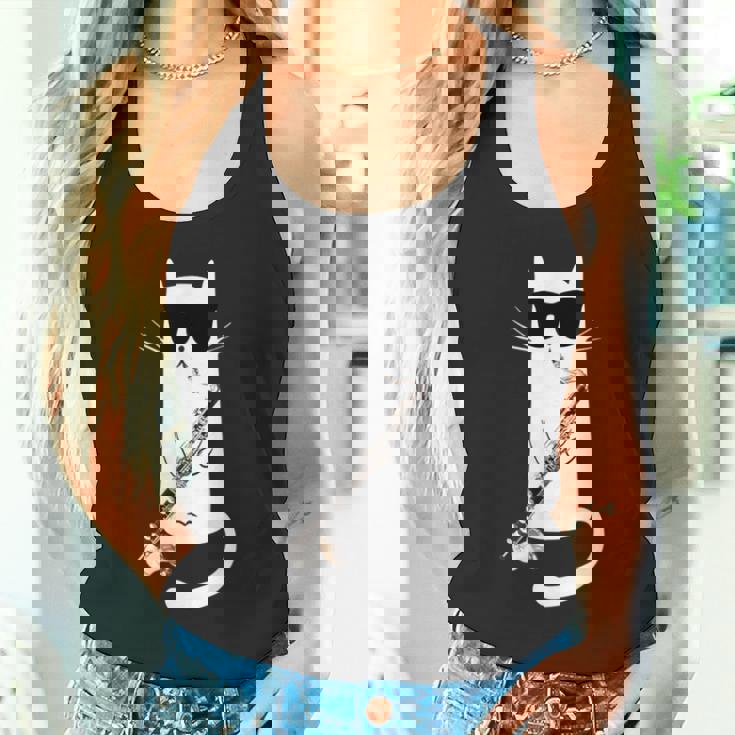 バスクラリネットを弾くサングラスをかけた面白い猫 タンクトップ