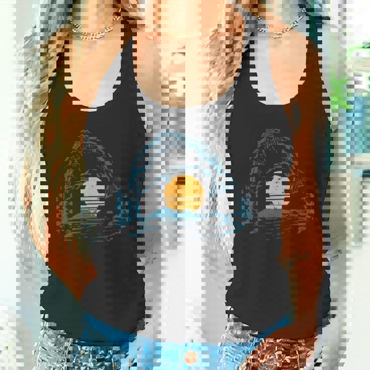 バスフィッシュ サンセットムーン ヴィンテージ 釣り フィッシャーマン アングラー ギフト タンクトップ