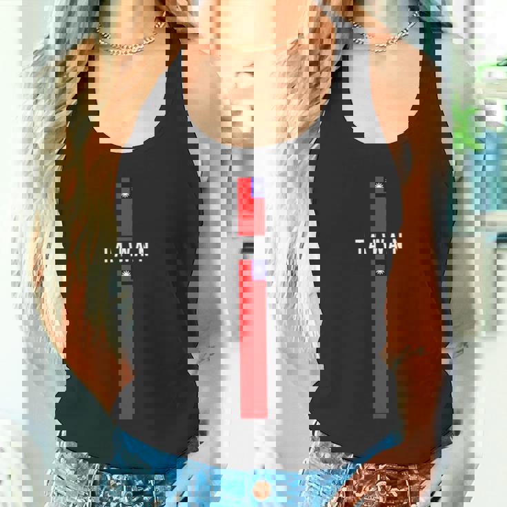 大文字で「Taiwan」の文字が入った縦型台湾国旗 タンクトップ