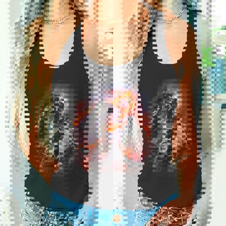 小惑星衝突月の下で燃える森で吠えるオオカミ タンクトップ