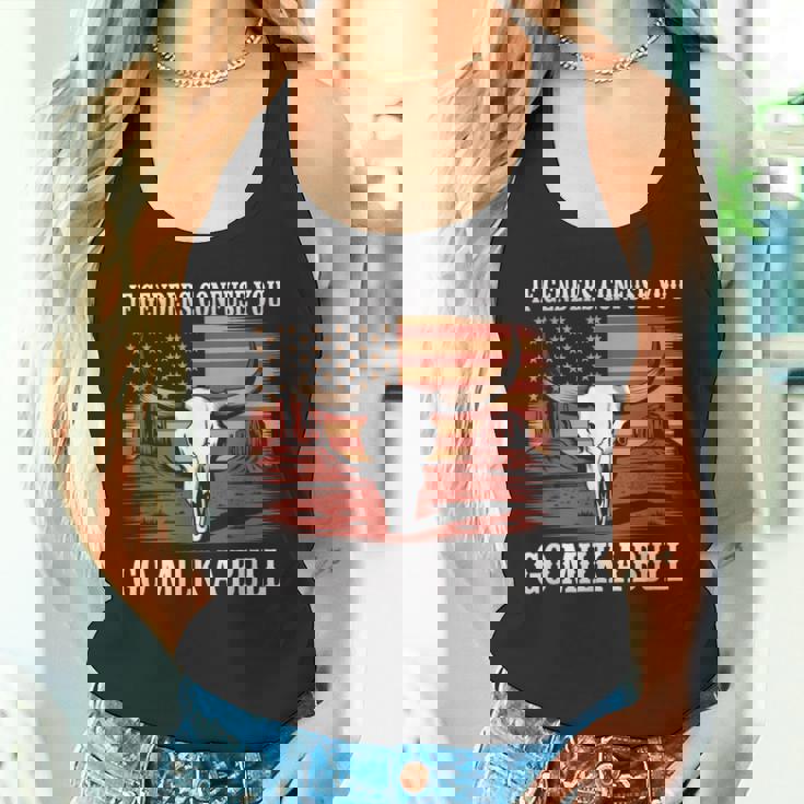 性別が混乱したら牛の乳を搾りに行け、アメリカ人 タンクトップ