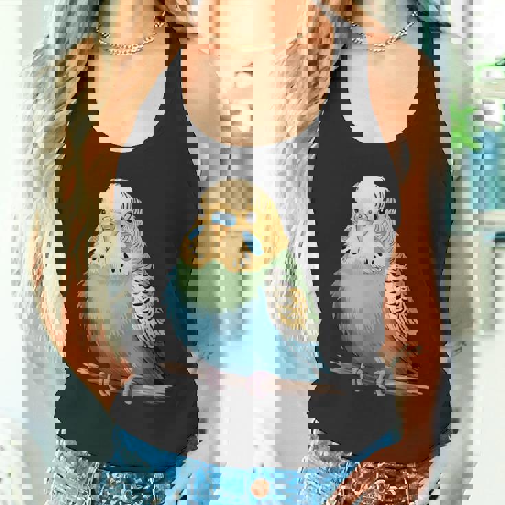 枝に腰掛けたチャーミングなセキセイインコ タンクトップ