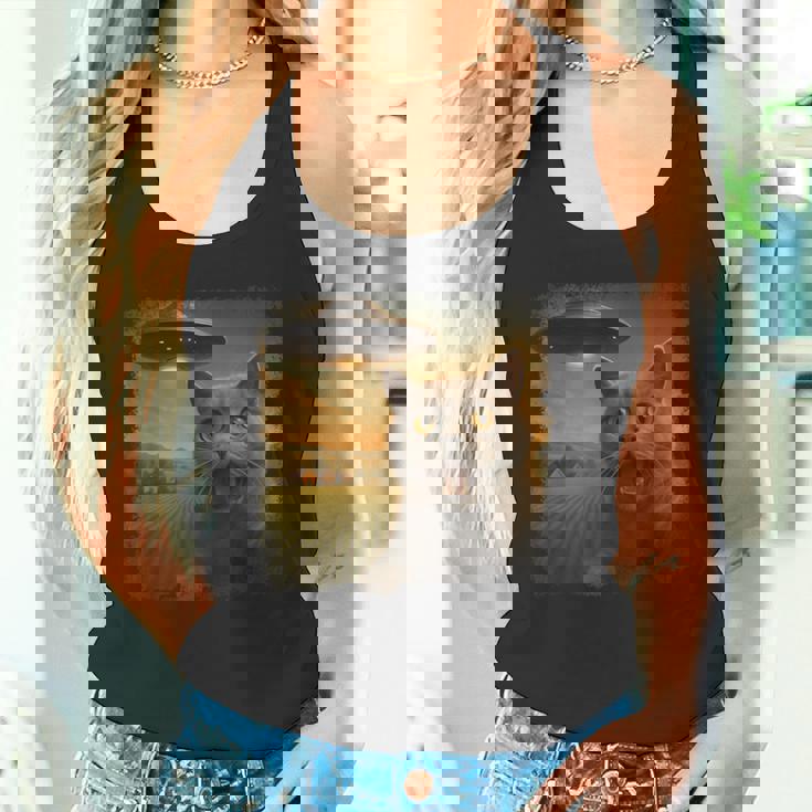 苦悩するブリティッシュショートヘアの猫 Ufo セルフィー 侵略 エイリアン タンクトップ