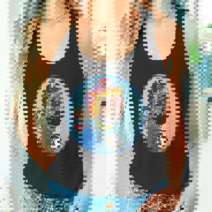 赤ちゃんをおんぶしたファンキー男 ハート型のサングラス ミニダルマ ヒゲ ファイヤーパターンのヘルメット タンクトップ