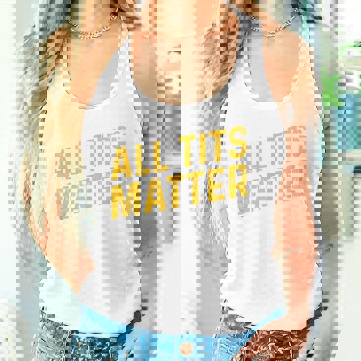 すべてのおっぱいは重要 タンクトップ