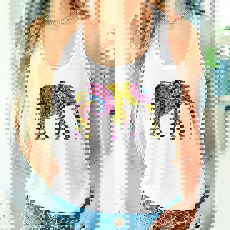 象のシルエット、かわいいボヘミアンデザイン。 タンクトップ