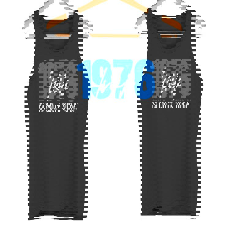 1976 誕生日 五十路祝い 50歳 大人の節目 クールでシンプルな数字デザイン タンクトップ