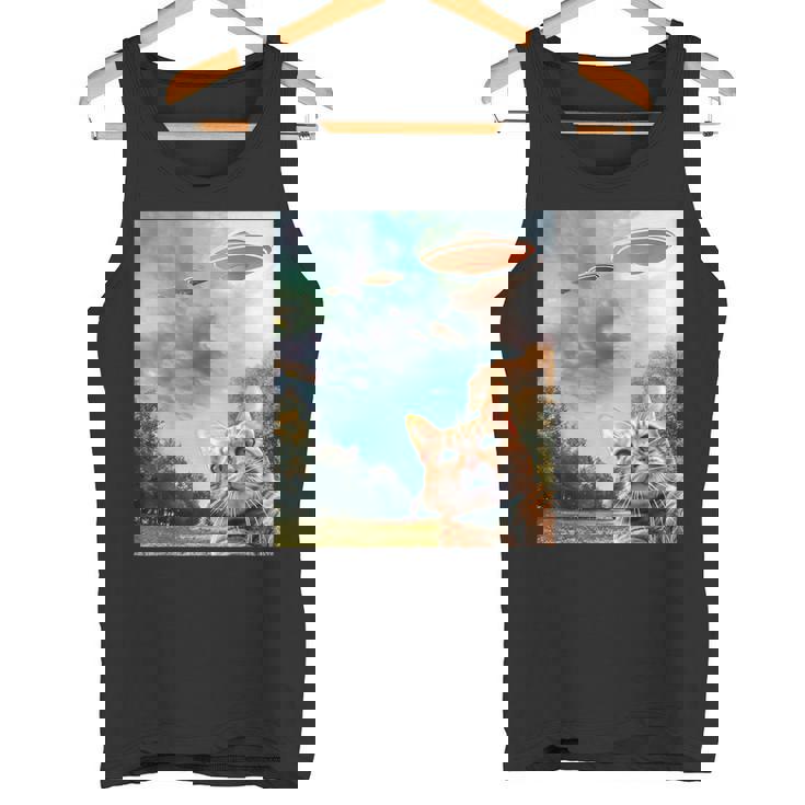 Ufo付き猫セルフィー タンクトップ