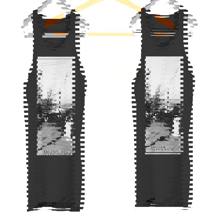 Yokohama Yamashita Pier 1966年3月 モノクローム写真 タンクトップ