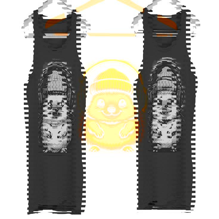 かわいいハリネズミ、ビーニーとヘッドフォン、居心地の良い音楽愛好家。 長袖tシャツ タンクトップ