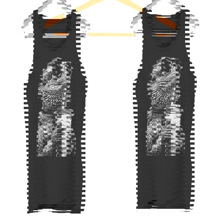 ひげを生やしたドラゴン 飲むアイスコーヒー 面白い動物 ミーム グランジ タンクトップ