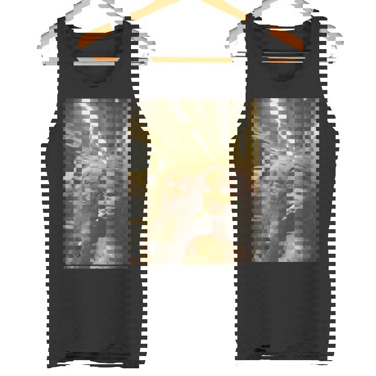 アンティーク調のドールフェイスミーム タンクトップ