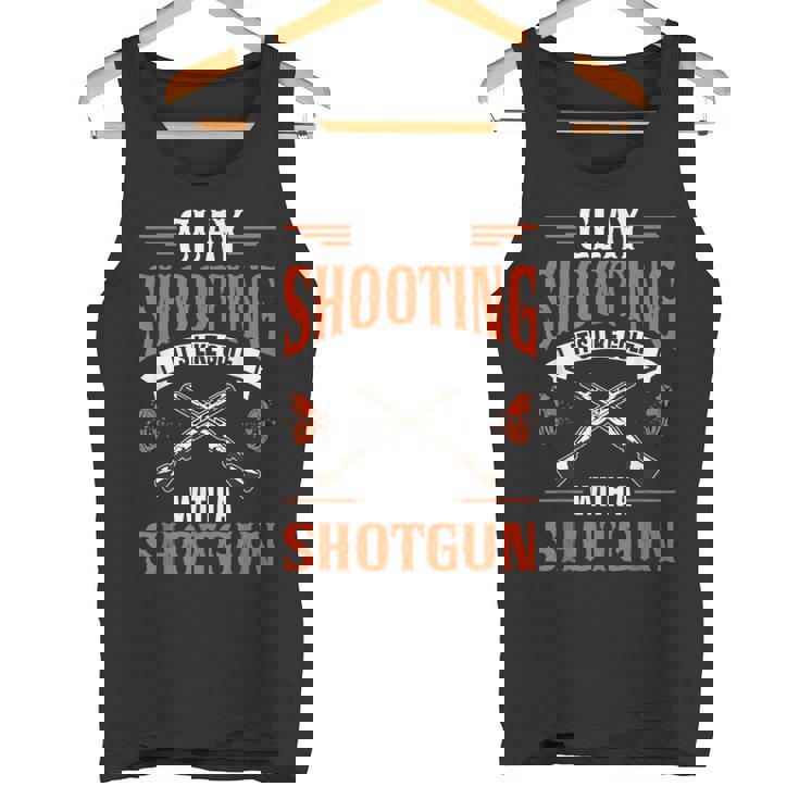 クレー射撃 散弾銃を使ったゴルフのようなもの ショットガン トラップ からのプル ピジョン クレー射撃 タンクトップ