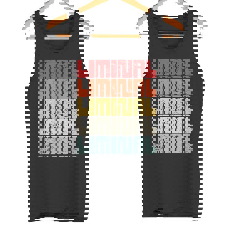 リミナルスペース インターネットミーム リミナルスペース タンクトップ