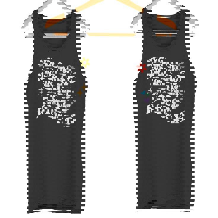 レトログルーヴィー。人生でフローリスが多すぎることはありません。 タンクトップ