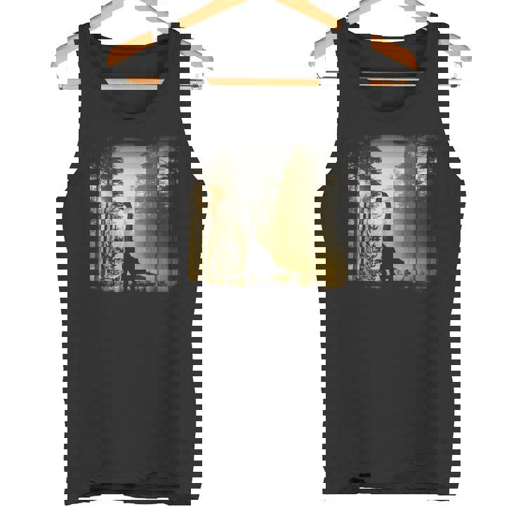 夜明けの竜脚類恐竜の森 リアルなグラフィックデザイン タンクトップ