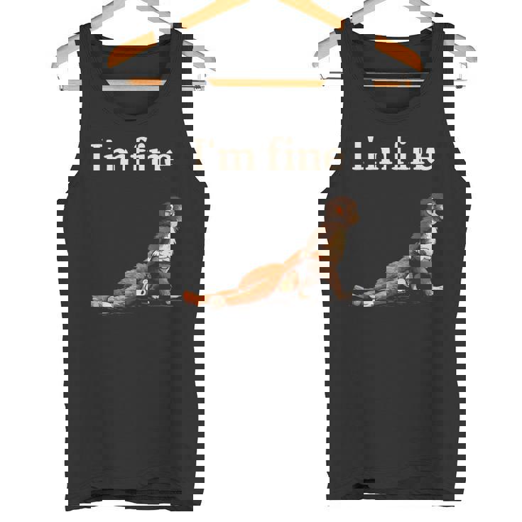 悲しい猿のパンチミームとオレンジのおもちゃで私は元気です タンクトップ