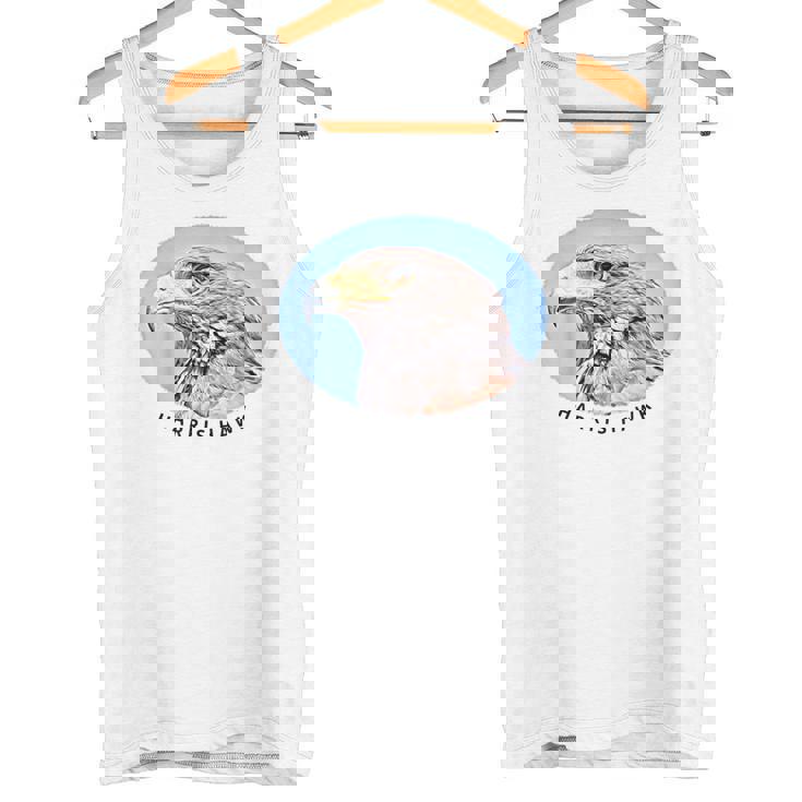 ハリスホークはベイウィングダスキーまたはウルフホークスとも呼ばれています。 タンクトップ