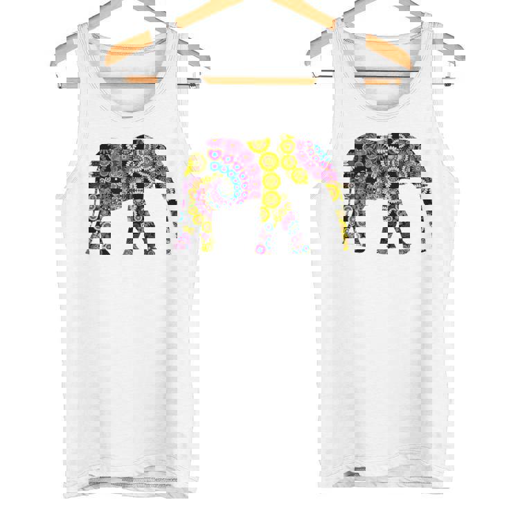 象のシルエット、かわいいボヘミアンデザイン。 タンクトップ