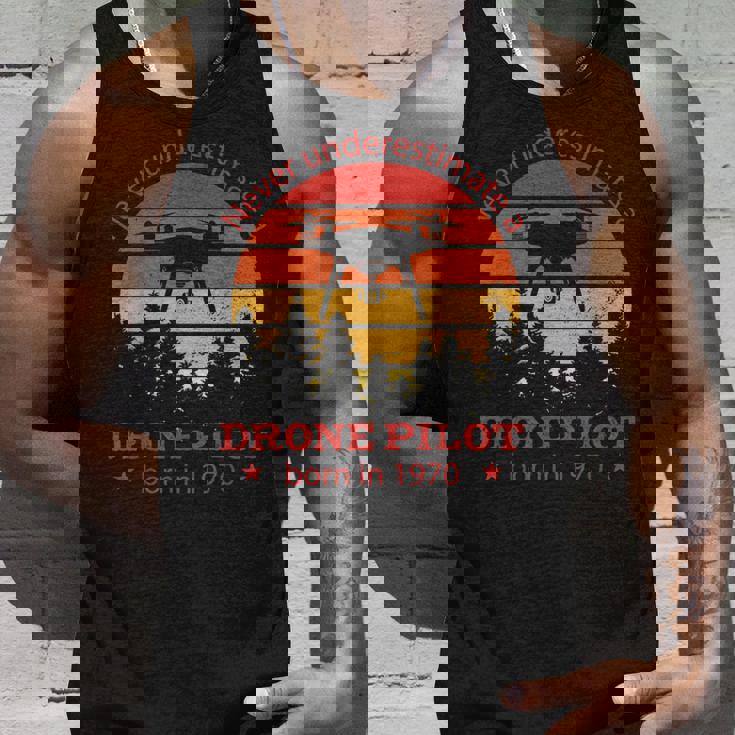 1970 年生まれのドローンパイロット、誕生日、クワドロコプター・ドローン タンクトップ 彼への贈り物